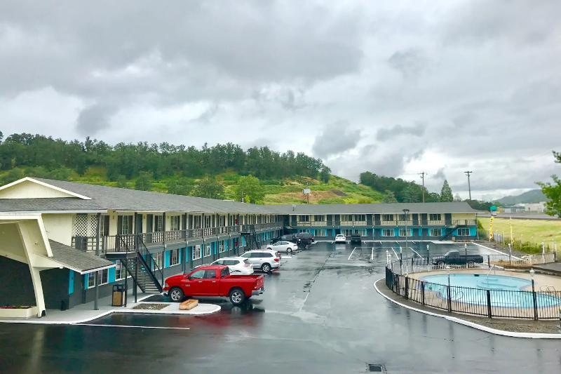 Rosewood Inn & Suites Roseburg Zewnętrze zdjęcie